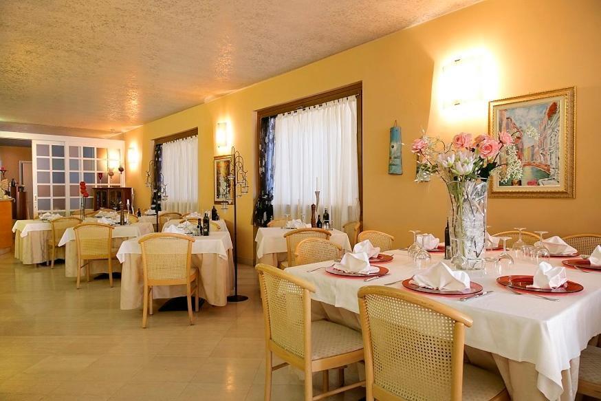 Hotel Ristorante Miralago Гарда Екстериор снимка